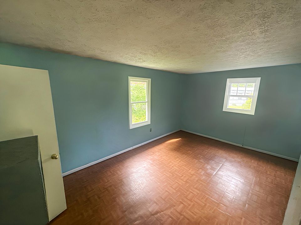 4th image of 2101 Town Hill Rd