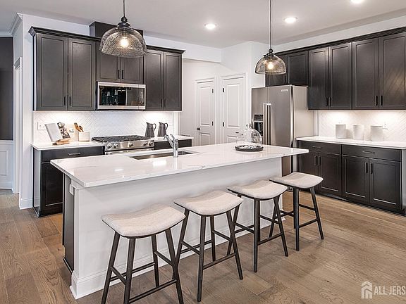 5th image of 5 Ruddick Dr S