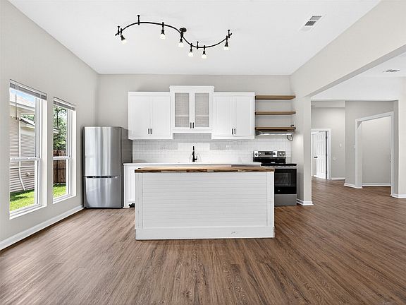 4th image of 403 S Willomet Ave