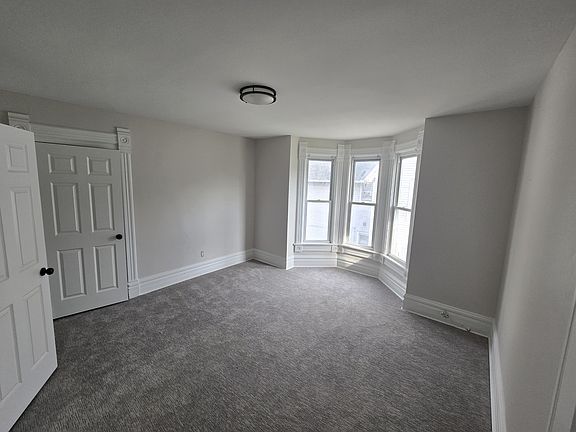 5th image of 339 Ryerson Ave #2