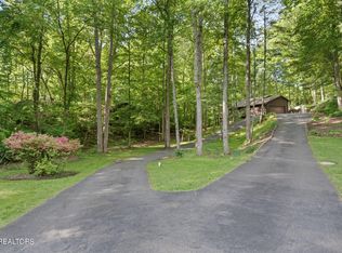 131 Amanda Dr, Oak Ridge, TN 37830