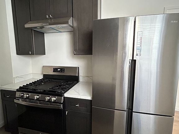 4th image of 530 Grove St APT 4
