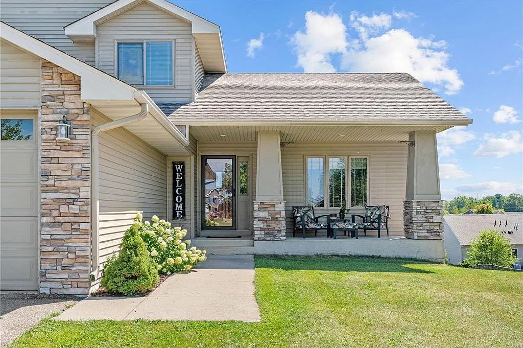930 Aspen Circle — Photo 1