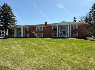 1630 N Pontiac Trl APT 7, Walled Lake, MI 48390