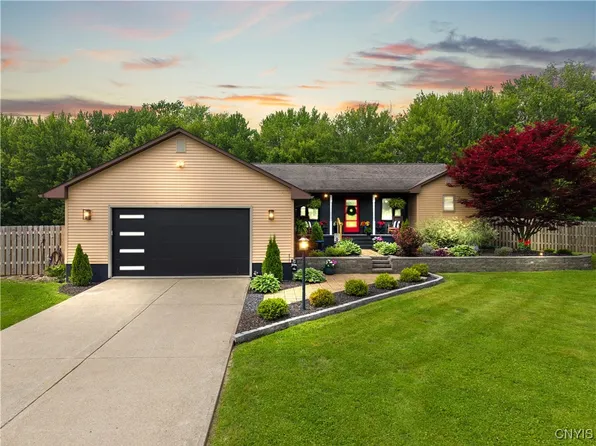 11473 Misty Meadow Dr, Cato, NY 13033