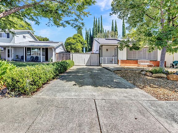 4th image of 166 Carmel Court