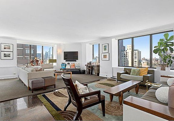 3rd image of 45 E 80th St APT 21A