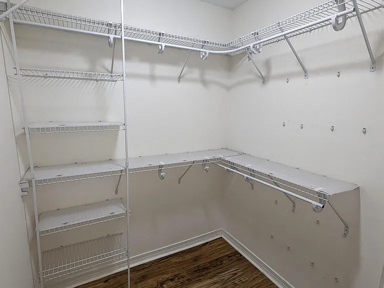 1020 Freeport Ct — Photo 12