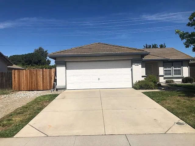 1149 Amberhill Ave — Photo 2