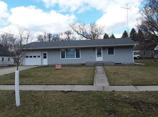 621 Main St, Stewart, MN 55385