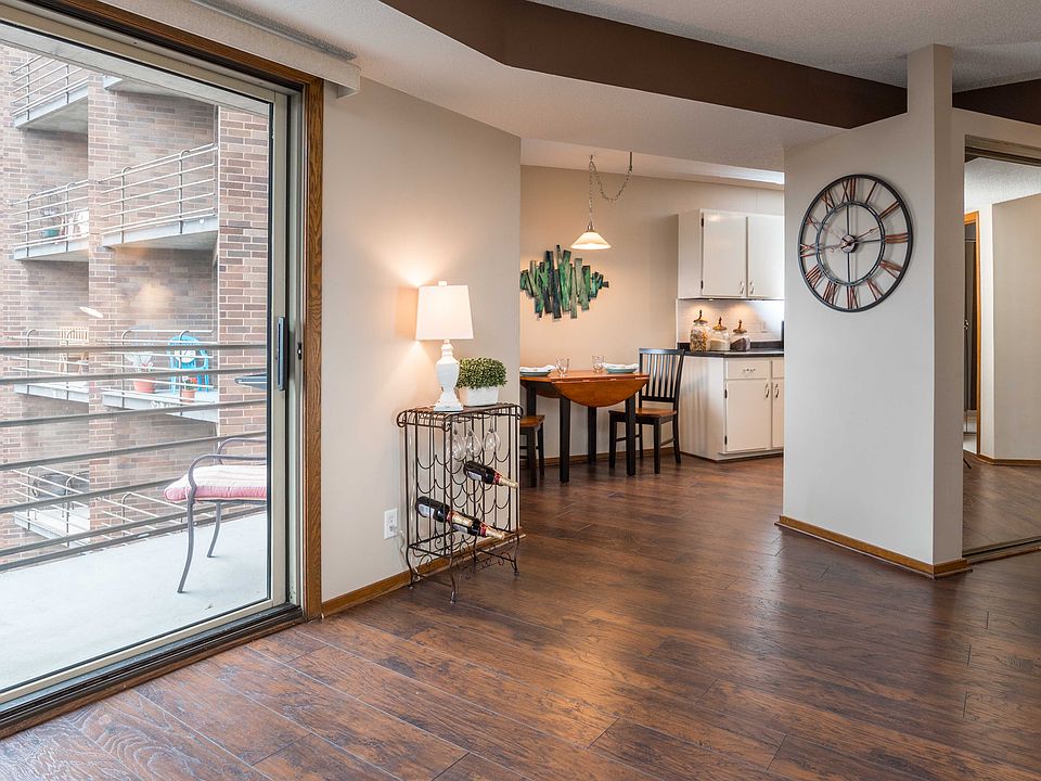 1st image of 26 10th St W Unit 1409