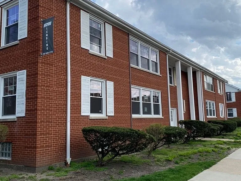 11021-45 S Artesian Ave — Photo 1