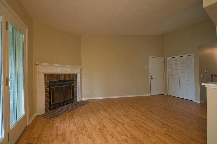 2 bed, 1040 sqft, $1,575 — Photo 4