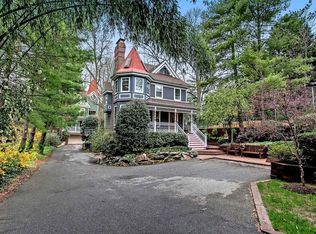 2728 1/2 Chain Bridge Rd NW, Washington, DC 20016