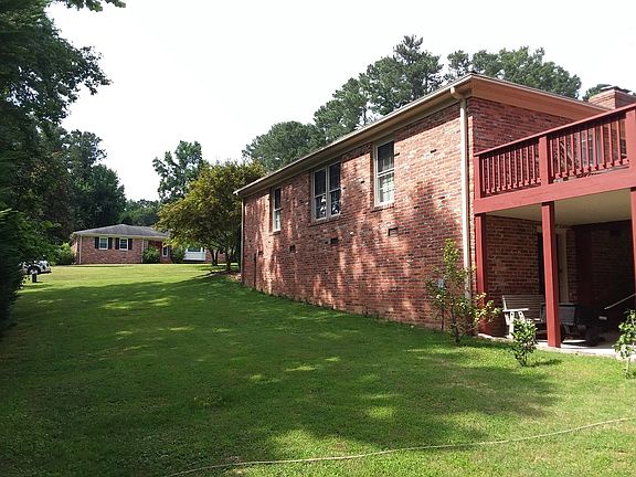 3rd image of 105 Shoreham Ln