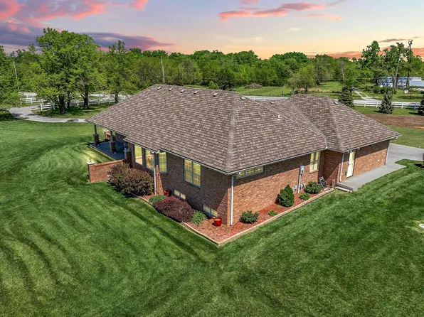 120 Moorlands Ln, Newton, KS 67114