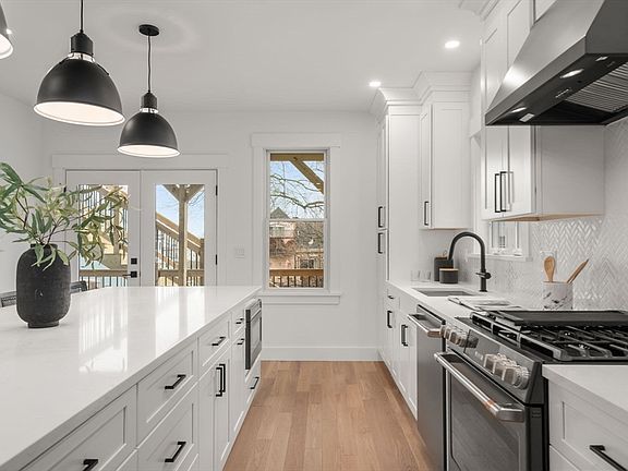 4th image of 26 Adelaide St Floor 2