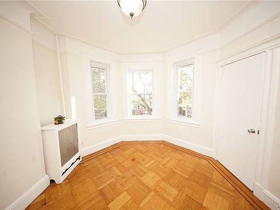 4th image of 104-67 39th Ave