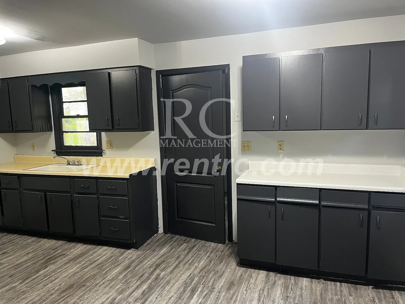 3 bed, 1100 sqft, $800 — Photo 3