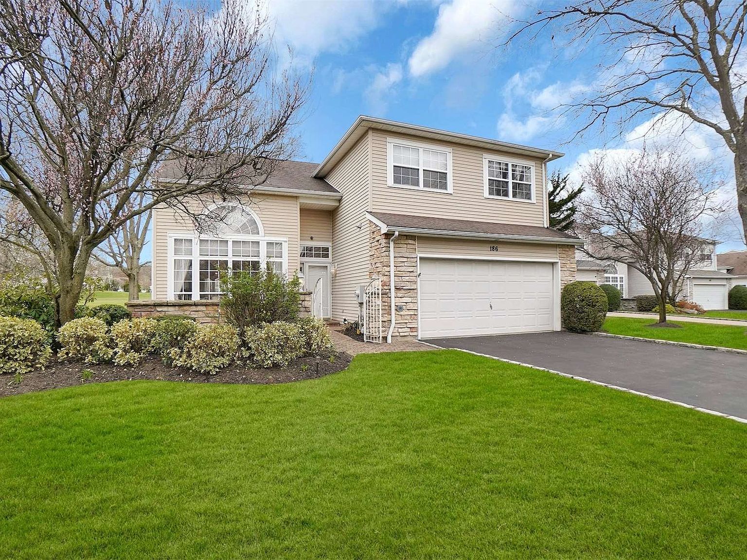 186 Windwatch Drive, Hauppauge, NY 11788 Zillow