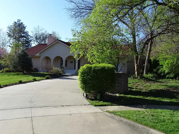 3320 SW Macvicar Ave, Topeka, KS 66611
