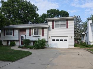 4424 Twin Pine Dr NE, Cedar Rapids, IA 52402