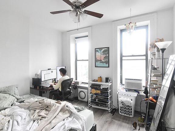 4th image of 818 Manhattan Ave APT 2R