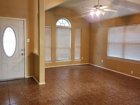 2nd image of 1118 Aster Rd