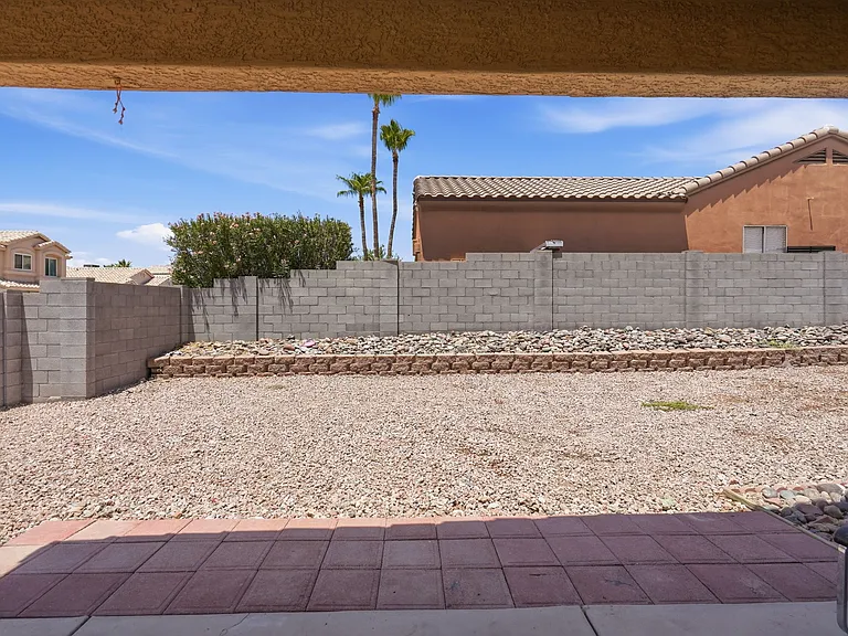 1302 E Michelle Dr — Photo 28