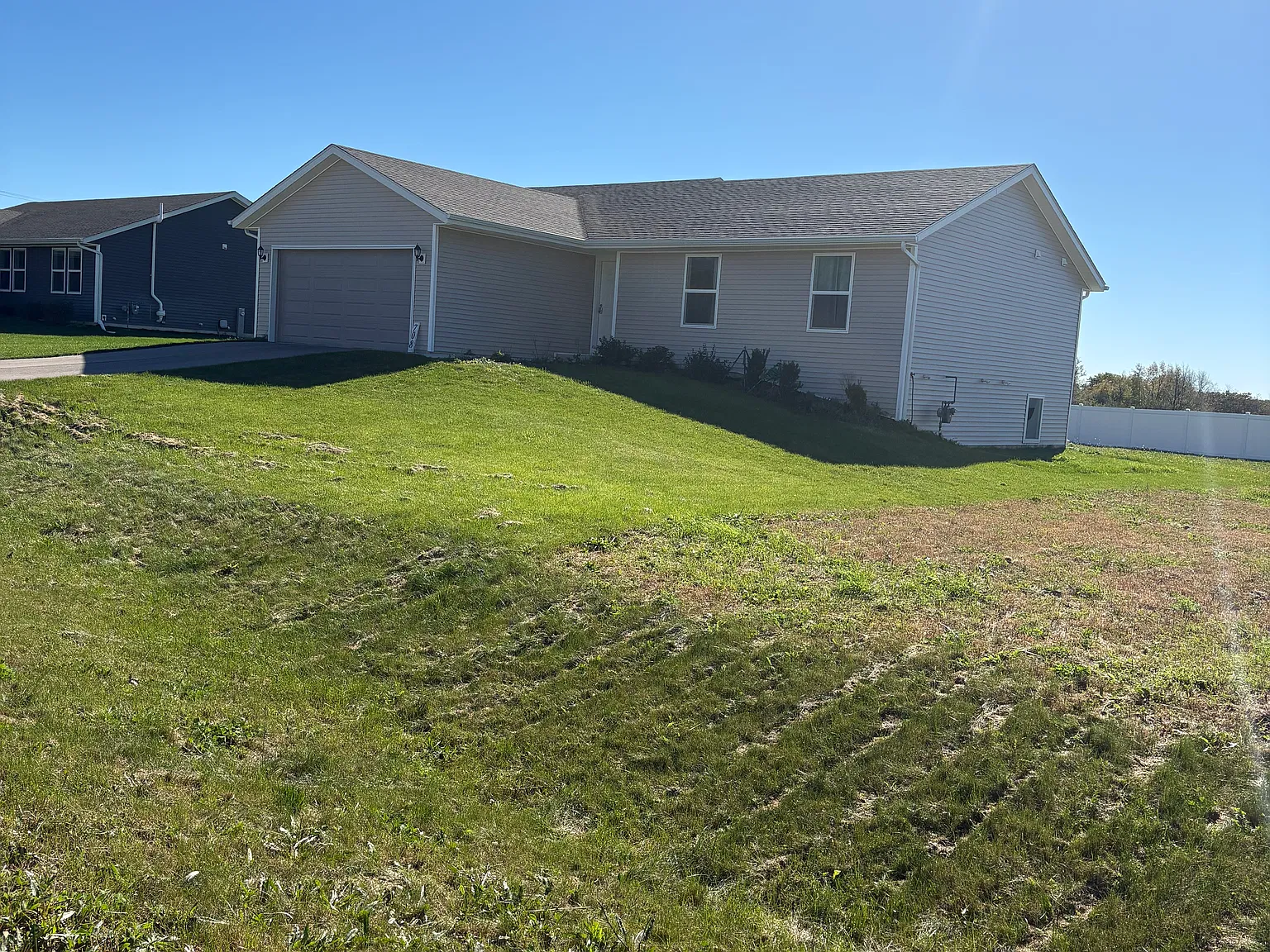 3 bed, 1400 sqft, $3,200 — Photo 1