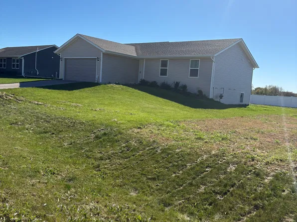 708 E Maple Beach Dr, Edgerton, WI 53534