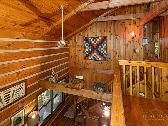 3rd image of 826 River Ridge Road