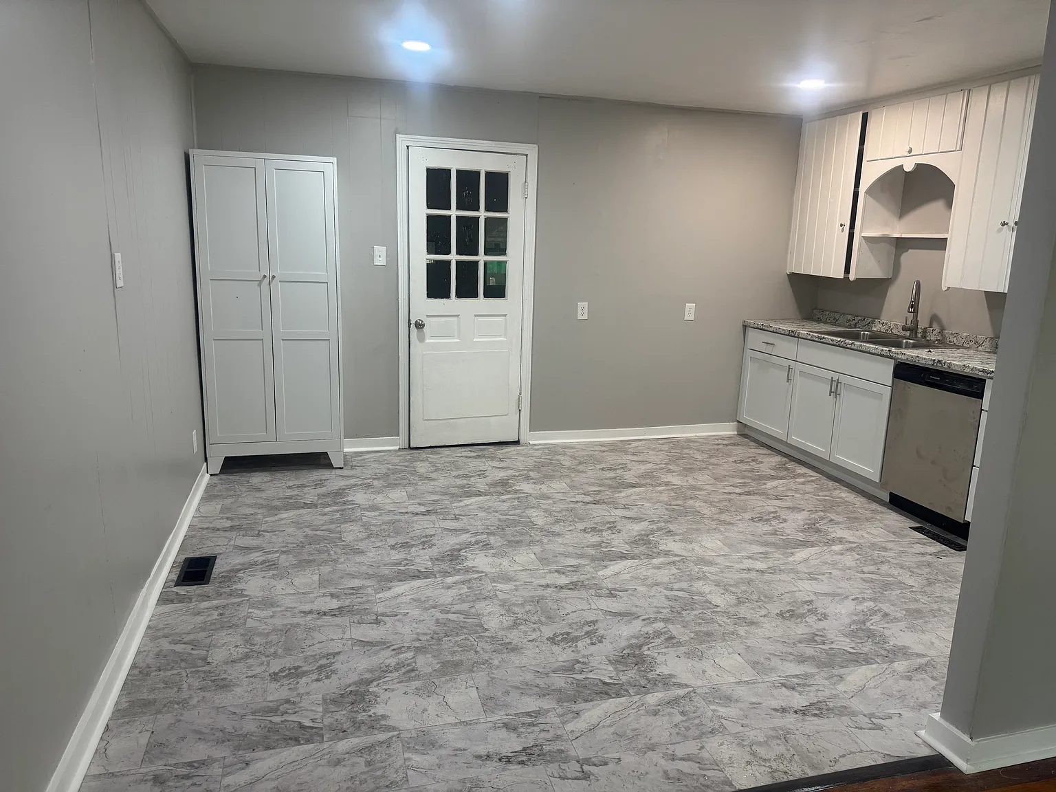 3 bed, 864 sqft, $1,200 — Photo 4
