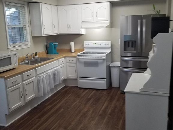 4th image of 265 Elaine Way