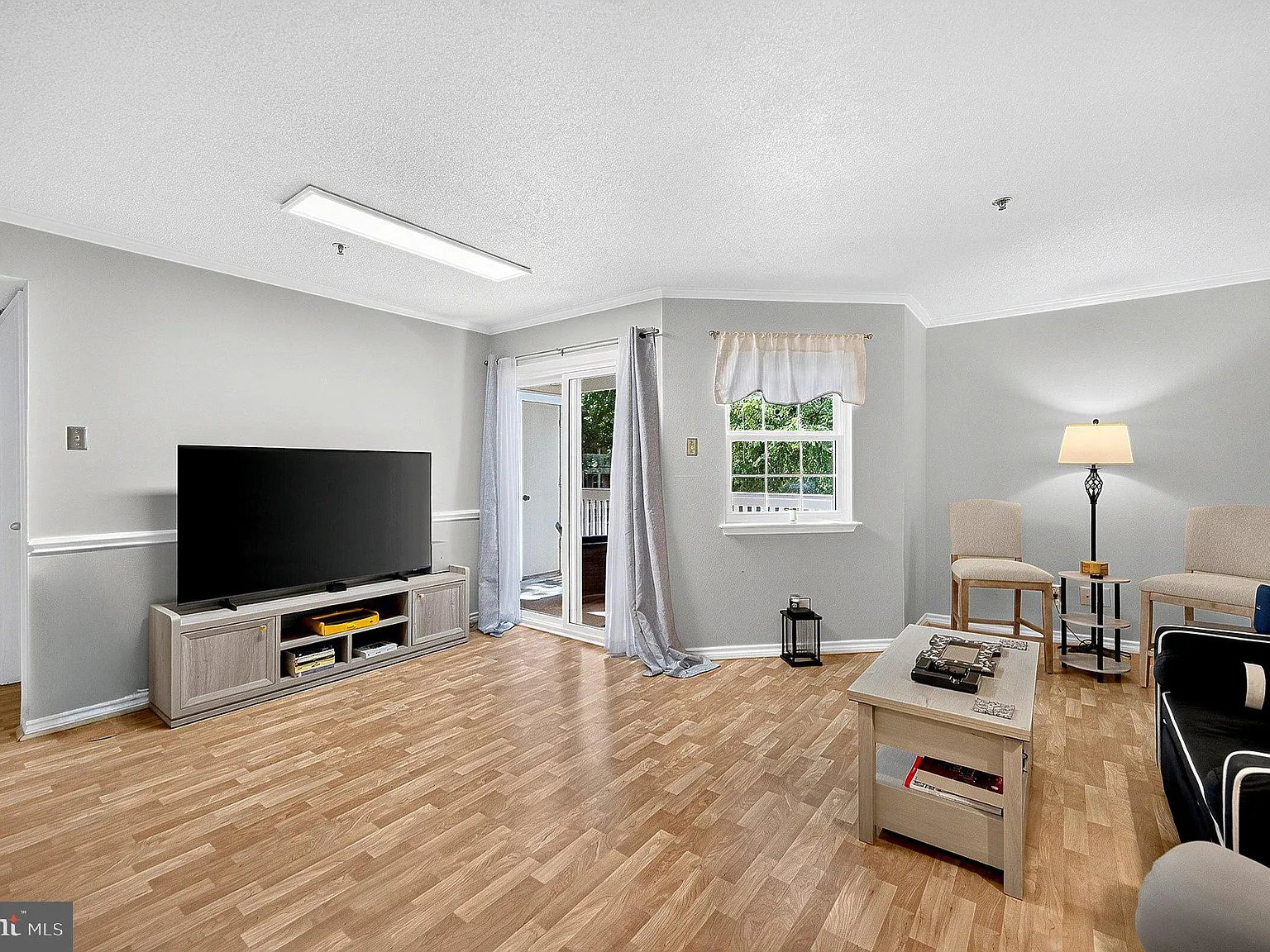 1504 Lincoln Way — Photo 3