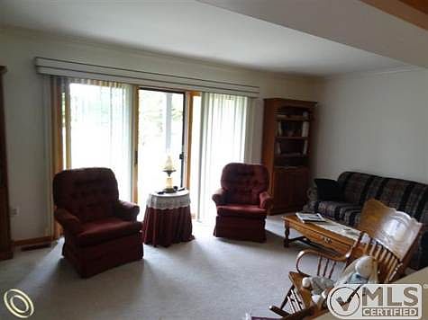 LIVING ROOM 2.