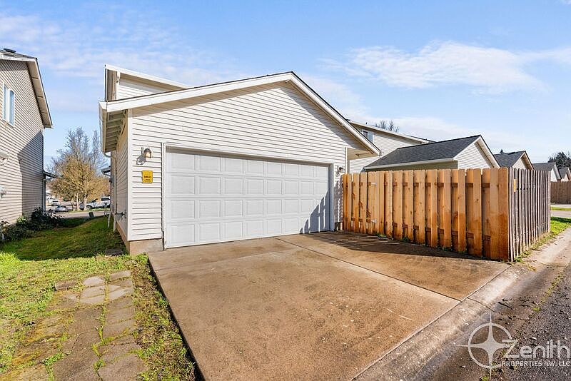 1st image of 1139 W 31st St