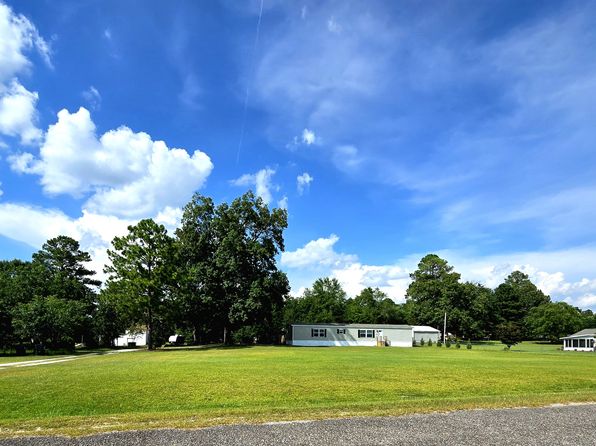 121 Dogwood Cir