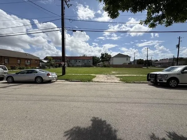 2323 Everett St, Houston, TX 77009