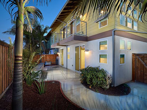 Fully enclosed private back yard