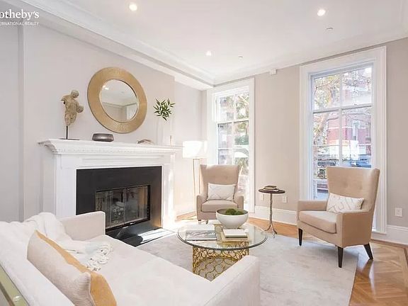 4th image of 247 W 13th St