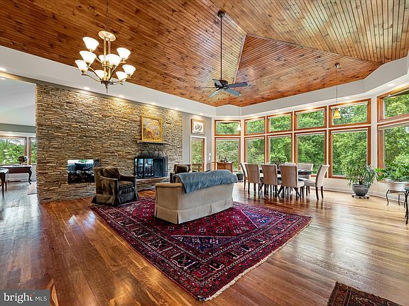 3rd image of 3959 Cobbler Mountain Rd