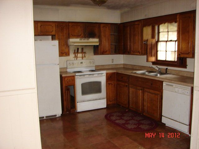 2nd image of 547 Azalea Dr