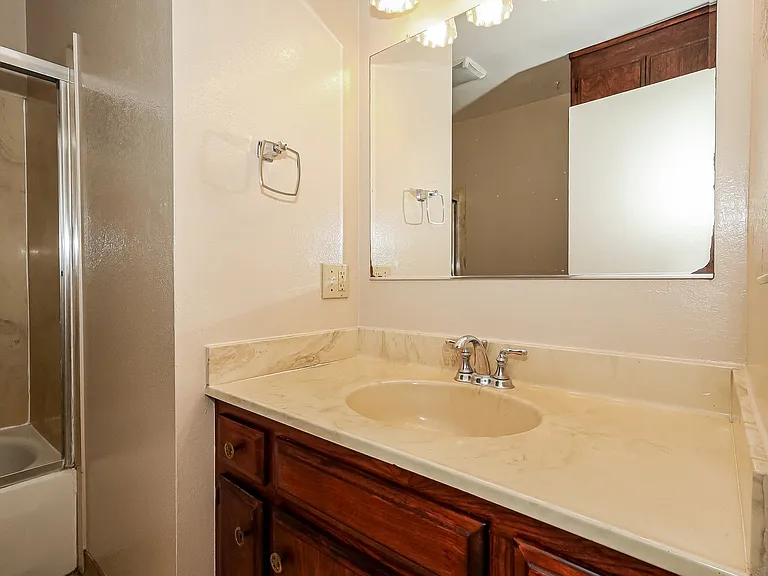 517 Debbie Dr — Photo 16