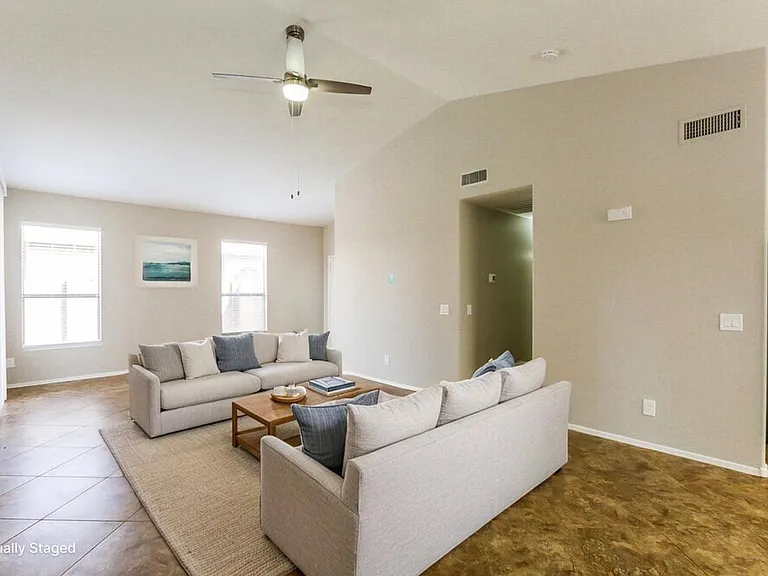 1058 S Sierra St — Photo 6