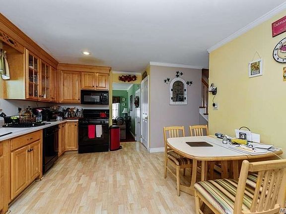 3rd image of 4 Leslie St