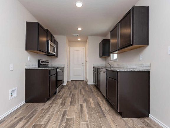4th image of 4709 Eberly St