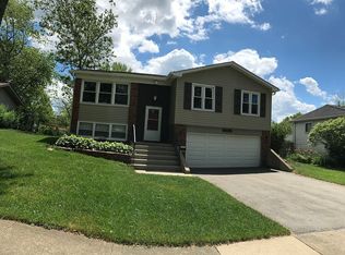 2327 Dalewood Pkwy, Woodridge, IL