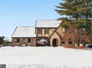 98 Vermeer Dr, Langhorne, PA 19053