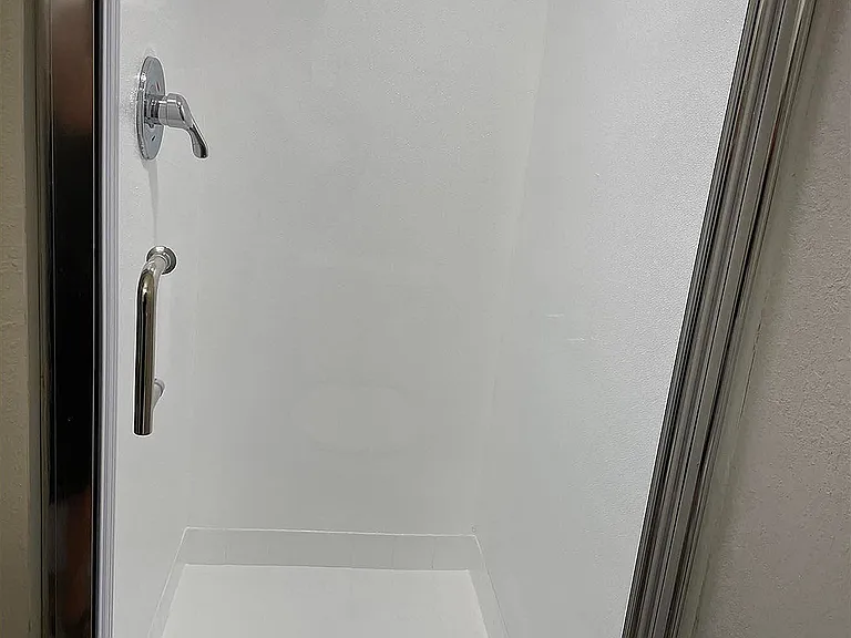 Master_Bathroom_Shower_995594